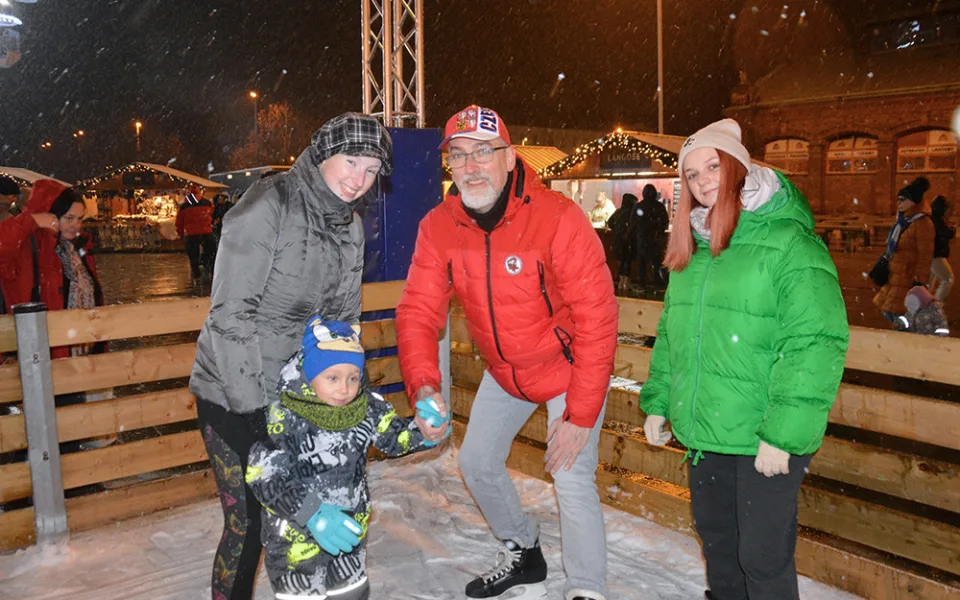 Trhy mají v zahraničí každým rokem větší ohlas, říká primátor Mirek Žbánek. Návštěvám z ciziny ukazuje vánočně vyzdobené a nasvícené centrum města, s rodinou ale nejraději vyrazí na kluziště u tržnice. Podle něj tu panuje neopakovatelná atmosféra a skvělá