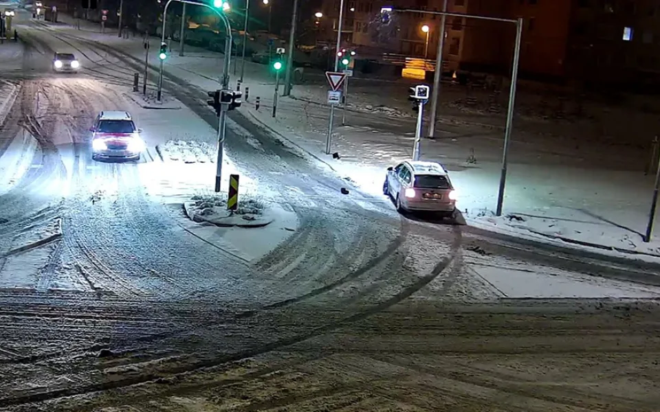 Policie žádá o pomoc s identifikací vozidla a jeho řidiče či řidičky