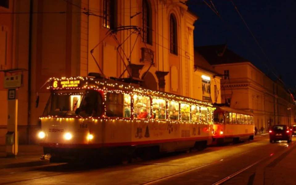 size3-1606744572639-124-do-olomouckych-ulic-letos-opet-vyjede-vanocni-tramvaj-deti-se-mohou-zapojit-do-jeji-vyzdoby