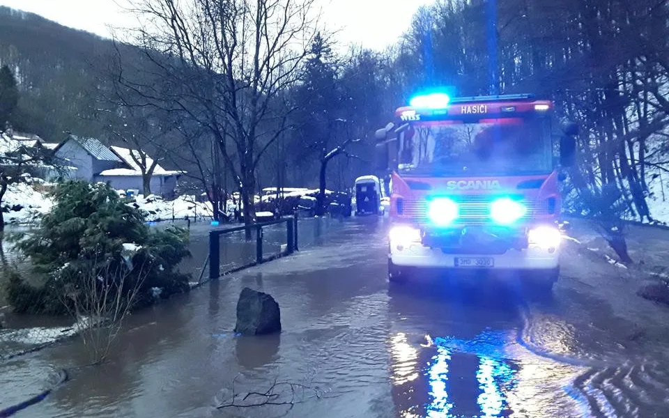 Na Olomouc se valí voda. Hasiči a úřady jsou v pohotovosti, náplavka je zavřená