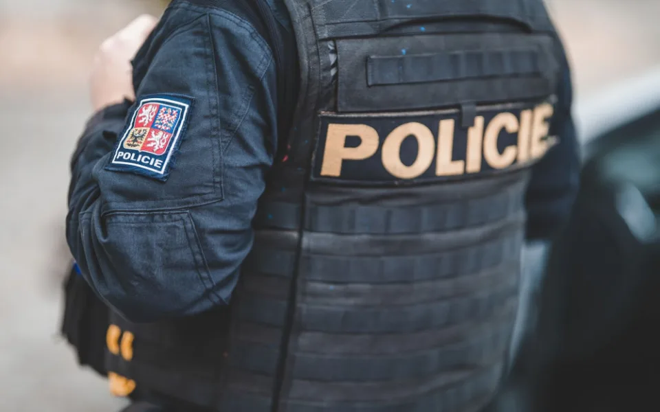Kvůli šarvátce u obchodního centra v Olomouci policie pátrala po totožnosti mladé dvojice