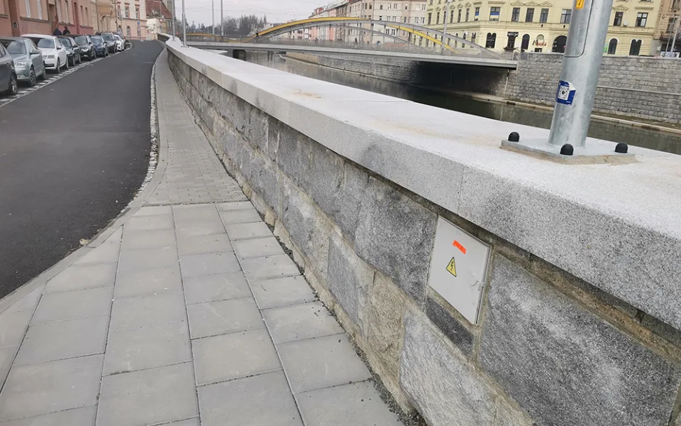Slabá elektřina na olomoucké náplavce? Soustavu prověřil vyšší odběr při vánočních trzích