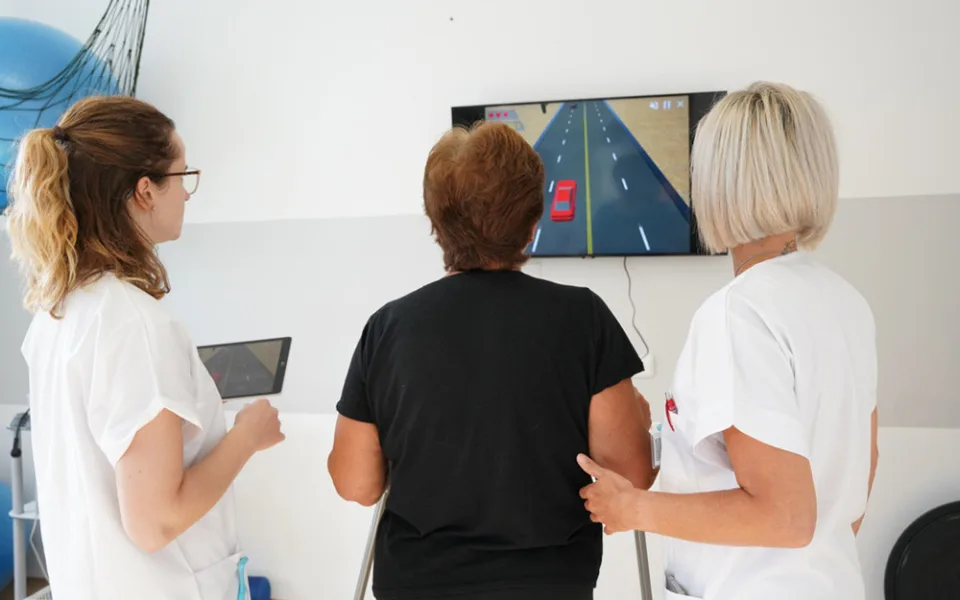 Rehabilitace s videohrami. Pacienti v šumperské nemocnici zlepšují stabilitu a pohyb na speciální plošině