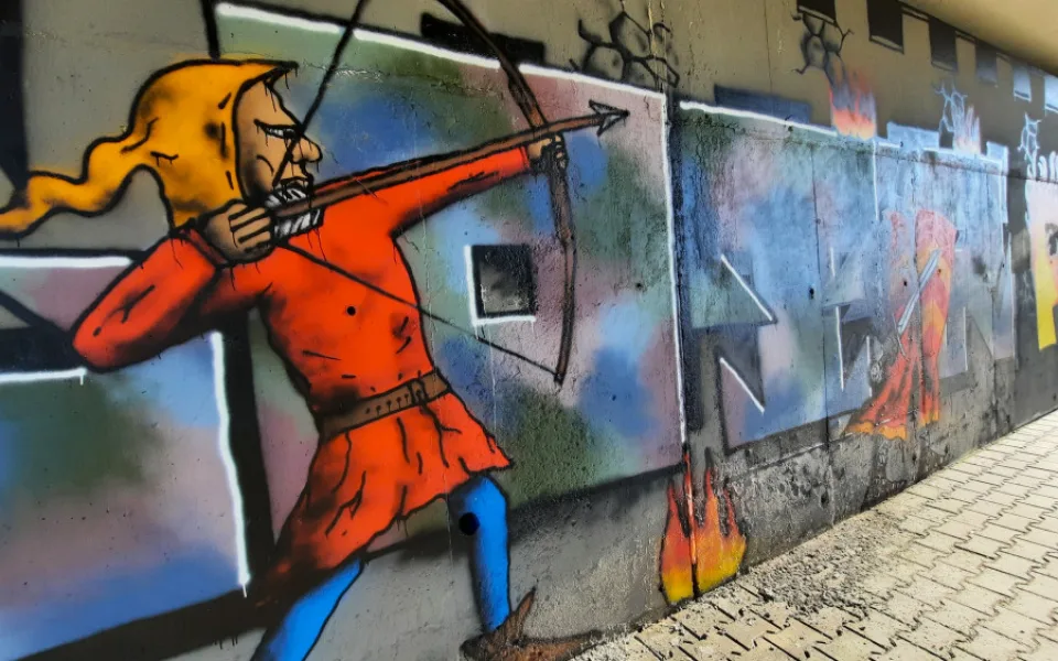 Most na průtahu Olomoucí ozdobily středověké kresby. Silničáři spolupracují s mladými umělci
