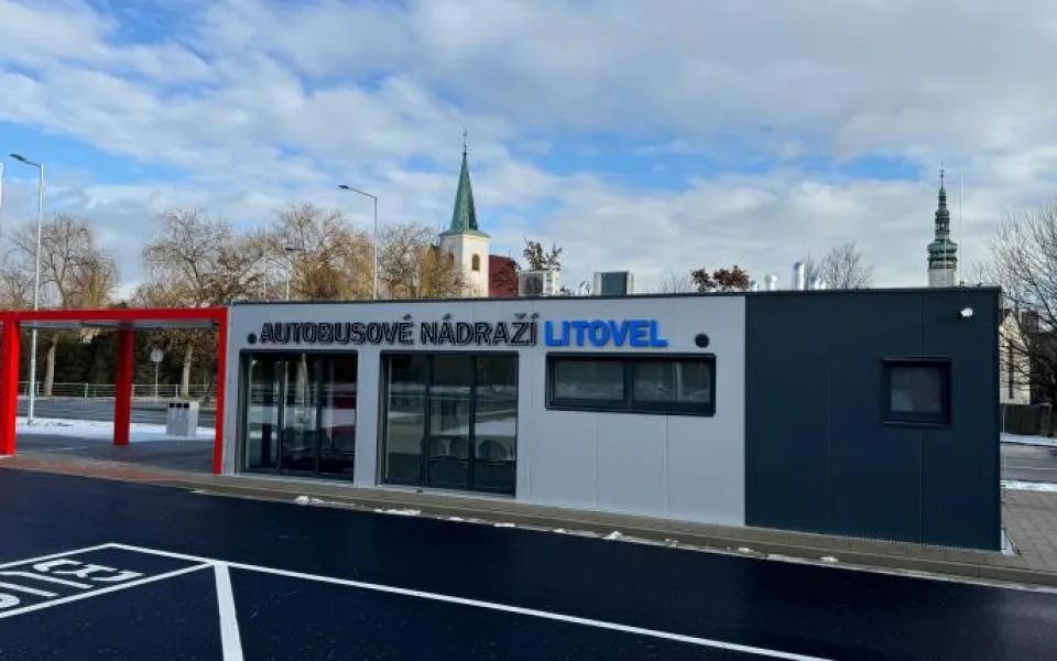 Litovelští se dočkali. Nové autobusové nádraží zahajuje provoz