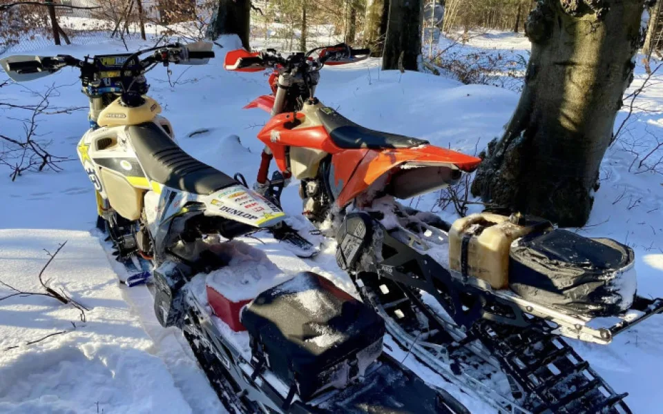 size3-17060913155159-124-svedci-vyfotili-motorky-ktere-o-vikendu-pustosily-hrebeny-jeseniku-lide-si-stezovali-na-smrad-a-hluk