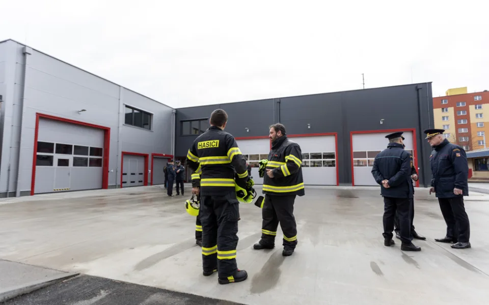 Nová budova i předávání cisteren dobrákům. Hasiči z kraje získali lepší zázemí a techniku