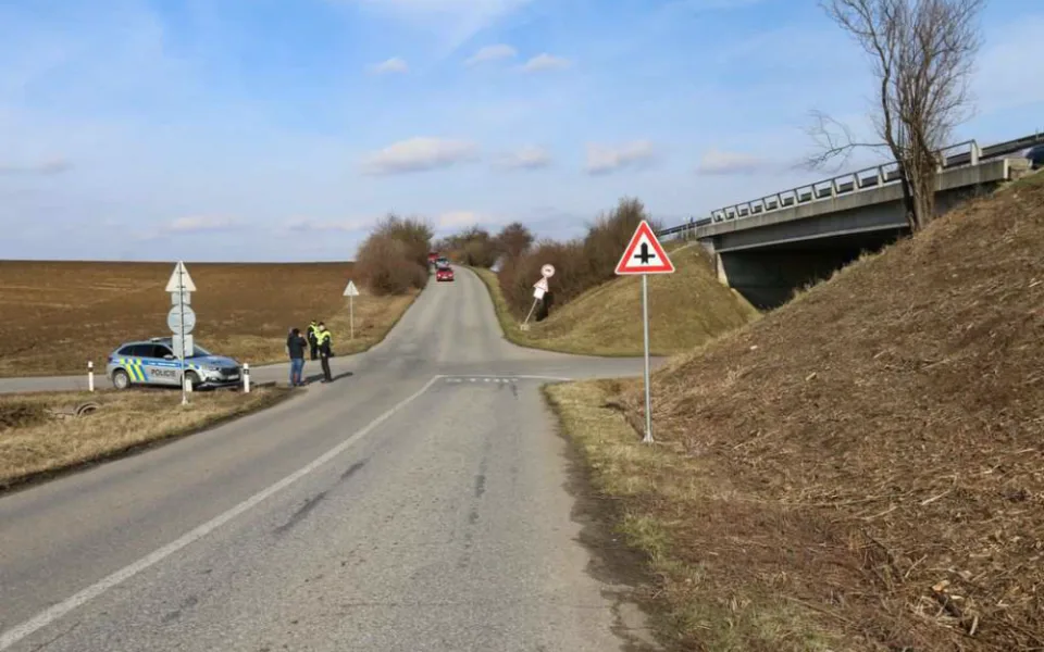 Na křižovatce na Prostějovsku šlo o život. Někdo vyměnil dopravní značky na hlavní a vedlejší silnici