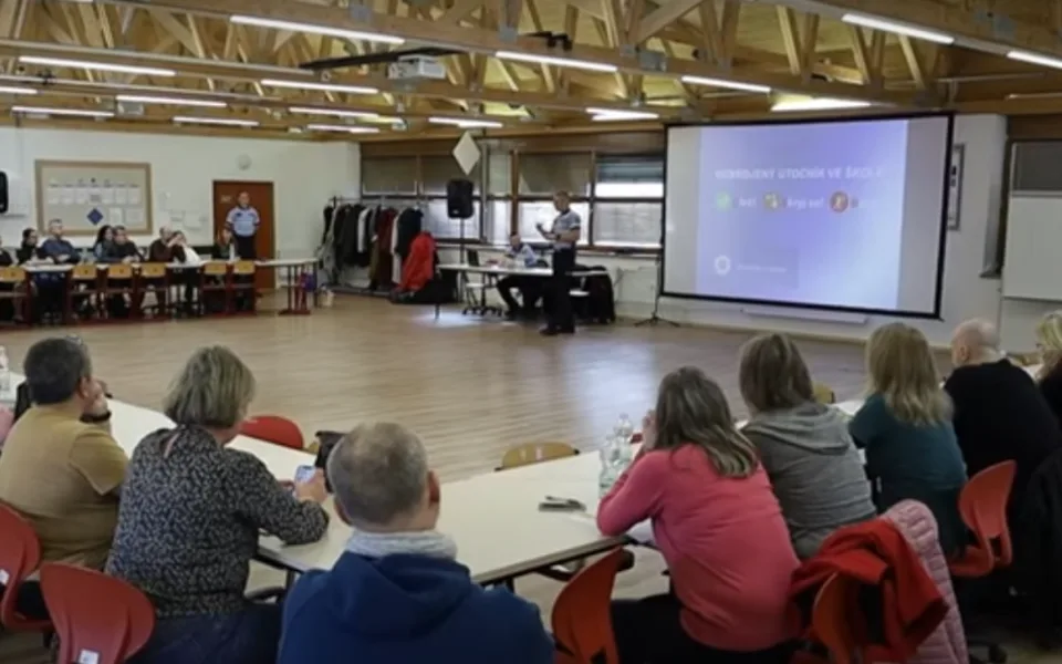 VIDEO: Školy v kraji se připravují na aktivního útočníka. Policie pořádá školení pro pedagogy