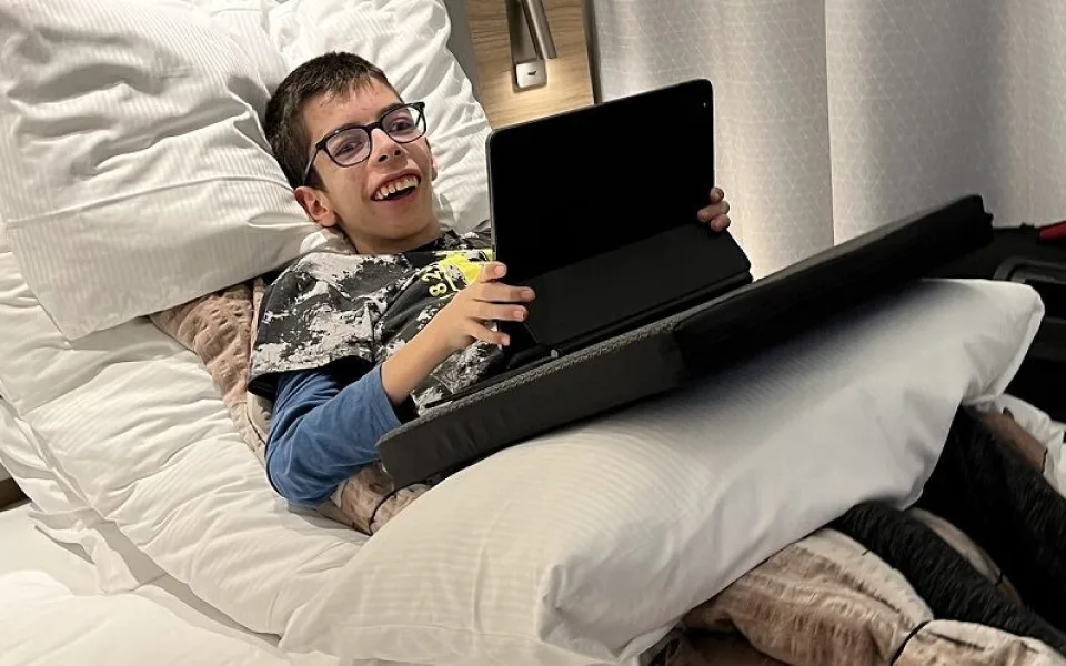 Martin ze Šumperka bojuje s neznámou nemocí. Už přestal úplně chodit, pomohl by mu elektrický vozík