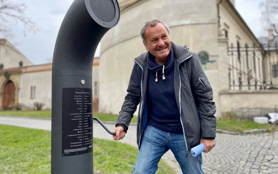 V Olomouci začal fungovat nový Poesiomat. Slyšet lze Plíhala, Kryla, Krobota, ale i básně Jiřího Wolkera