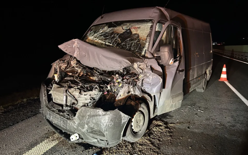 U Olšan se v noci dvakrát po sobě bouralo. Nejprve havarovalo BMW, poté do dodávky narazil Renault