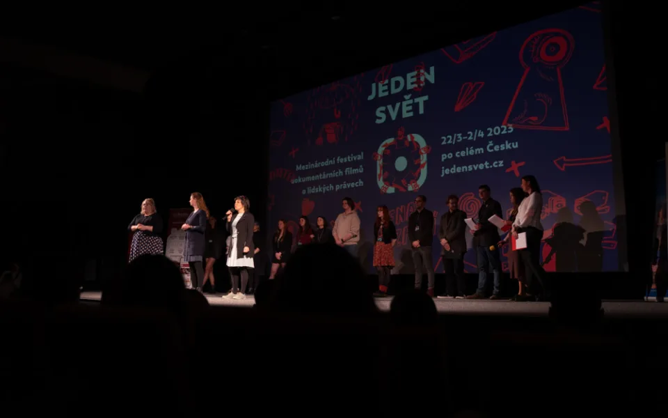 Co nabídne letošní festival Jeden svět? Filmy, debaty i podcast Přepište dějiny