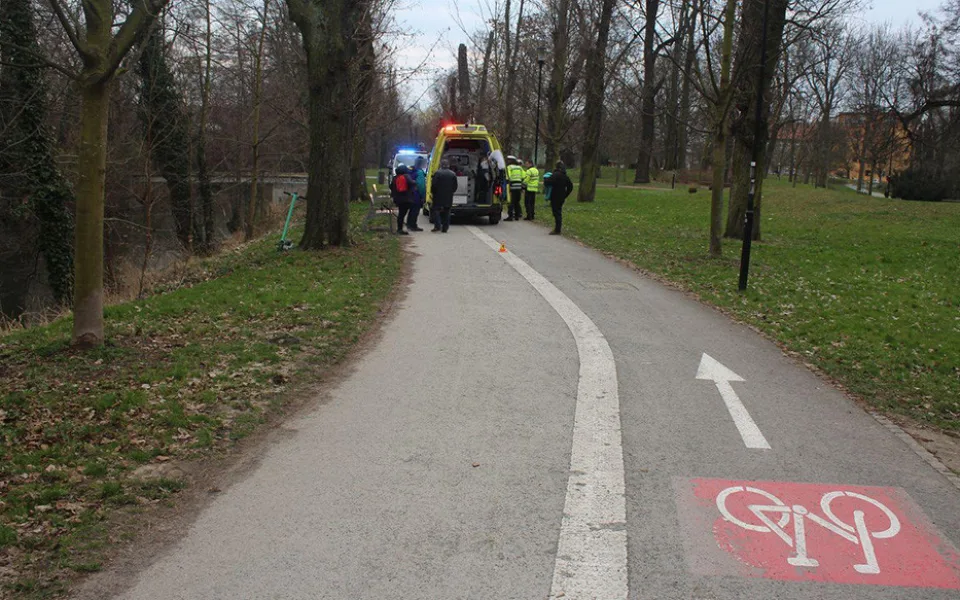 V Bezručových sadech v Olomouci došlo ke srážce cyklistky a chodkyně