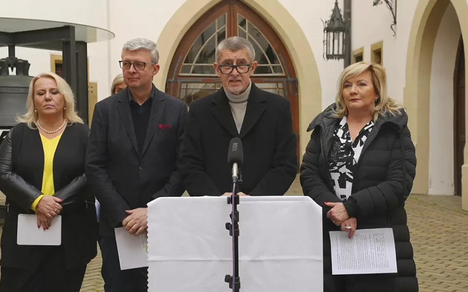 Tisková konference po jednání stínové vlády Andreje Babiše v prostorách olomoucké radnice