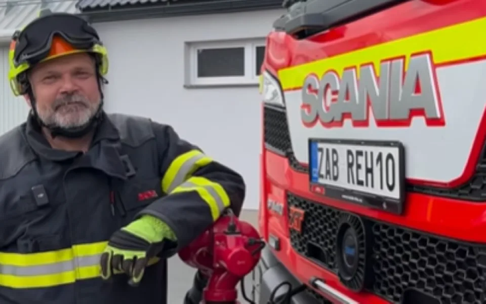 VIDEO: Bentley, nebo Scania? Hasiči v Zábřehu mají jasno, klip o nové cisterně baví internet