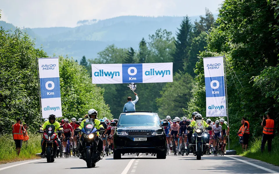 Jeseníky přivítají vycházející hvězdy cyklistiky. Na Závodu Míru zazářil i Pogačar s Vingegaardem