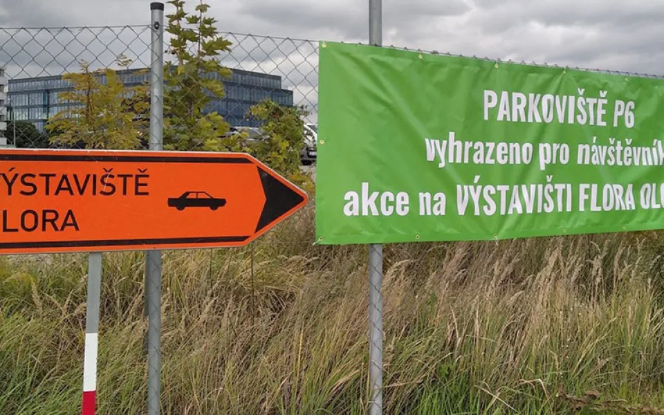 Parkovací plocha u Galerie Šantovka bude k dispozici návštěvníkům Flory