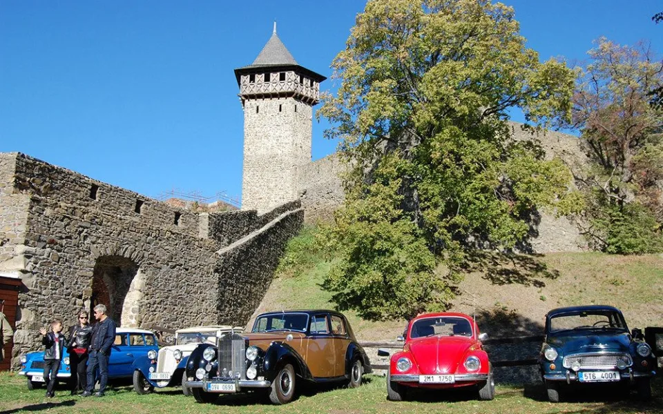 Nová výstava i přehlídka historických vozidel. Hrad Helštýn láká o víkendu na rozmanitý program
