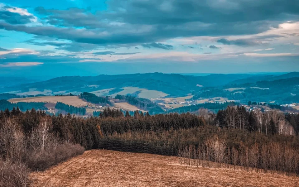 TIP NA VÝLET: Rozhledna Maruška nabízí kouzelné panoramatické výhledy na Hostýnské a Vizovické vrchy