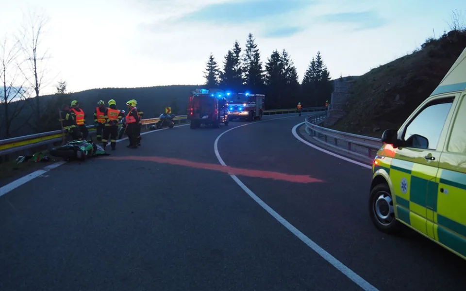 Na Červenohorském sedle havaroval třicetiletý motorkář