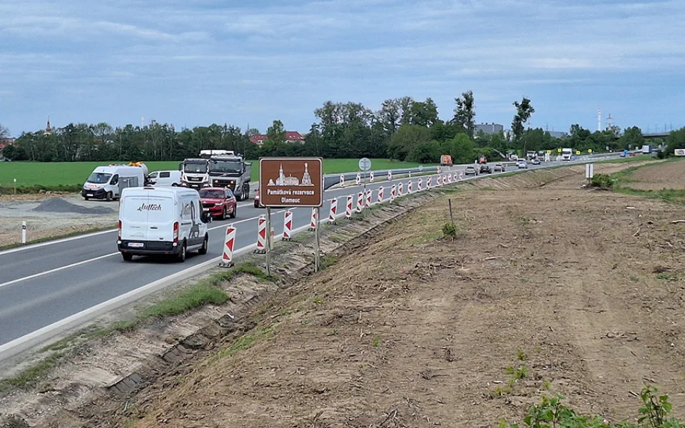 Řidiči budou na silnici I/55 projíždět omezením až do konce prázdnin