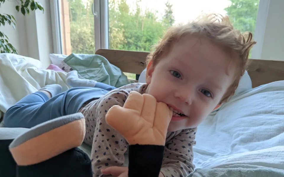 Malý Martínek po genové terapii dělá velké pokroky