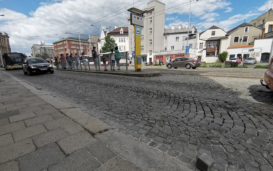 Dlážděná vozovka na třídě Svobody v Olomouci projde nutnou opravou