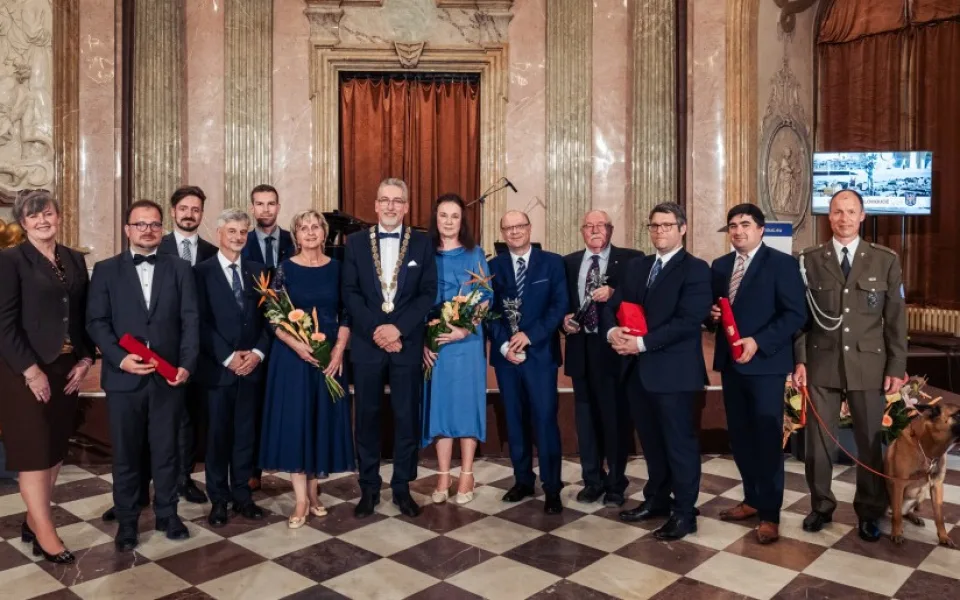 Klášterní Hradisko hostilo předávání Cen města. Ceremoniál by si zasloužil větší sál, míní opozice