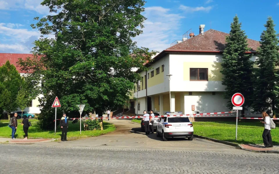 Na základní škole v Hranicích někdo nahlásil bombu. Děti jsou v pořádku, zasahuje policie