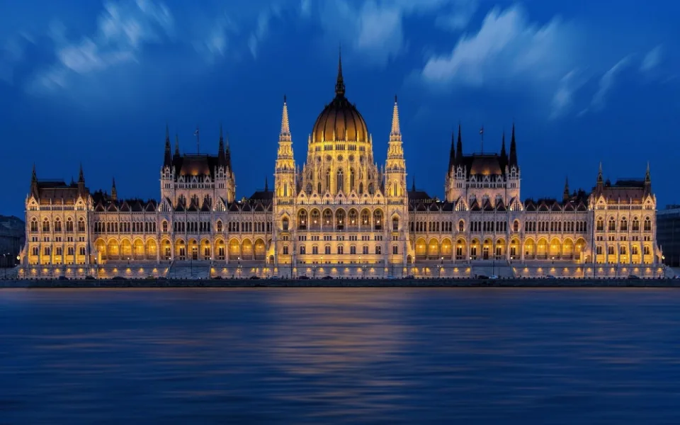 https://pixabay.com/cs/photos/parlament-budova-architektura-1440679/