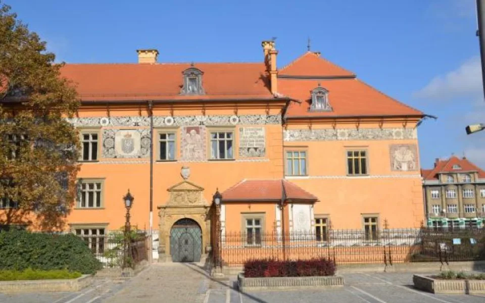 Atrakce na zámku v Prostějově. Město vyčistí a překryje sklem historickou studnu, bude možné po ní chodit