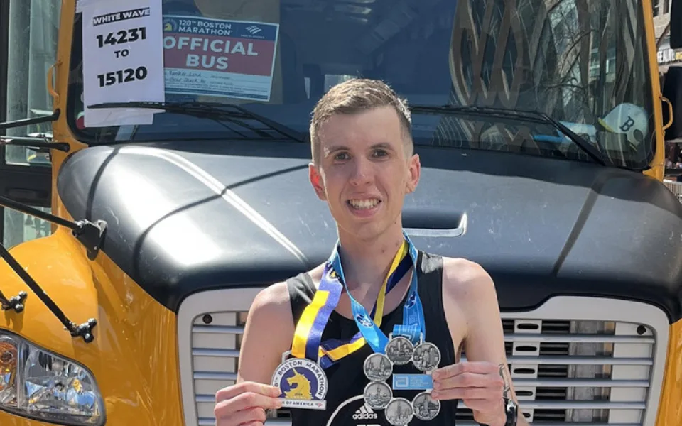 Jan Klásek v Bostonu dokončil šestý ze série světových maratonů a stal se držitelem ocenění Six Star Medal