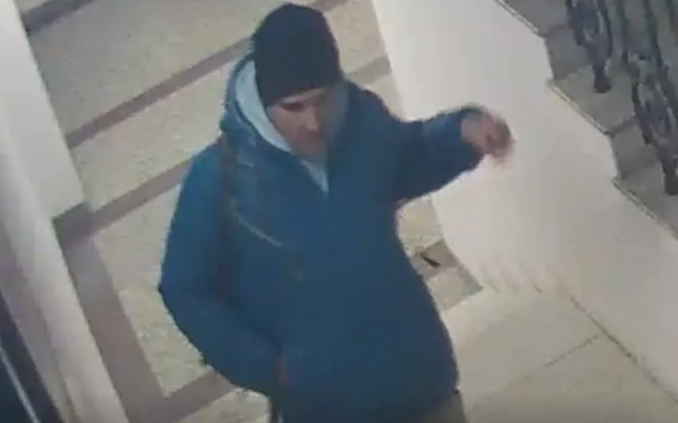 VIDEO: Kvůli krádeži v centru Olomouce policie pátrá po muži, kterého zachytily kamery
