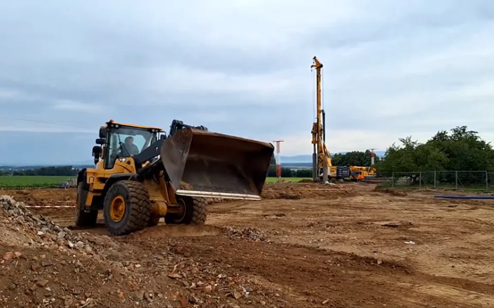 Stavební práce na D35 Křelov - Slavonín