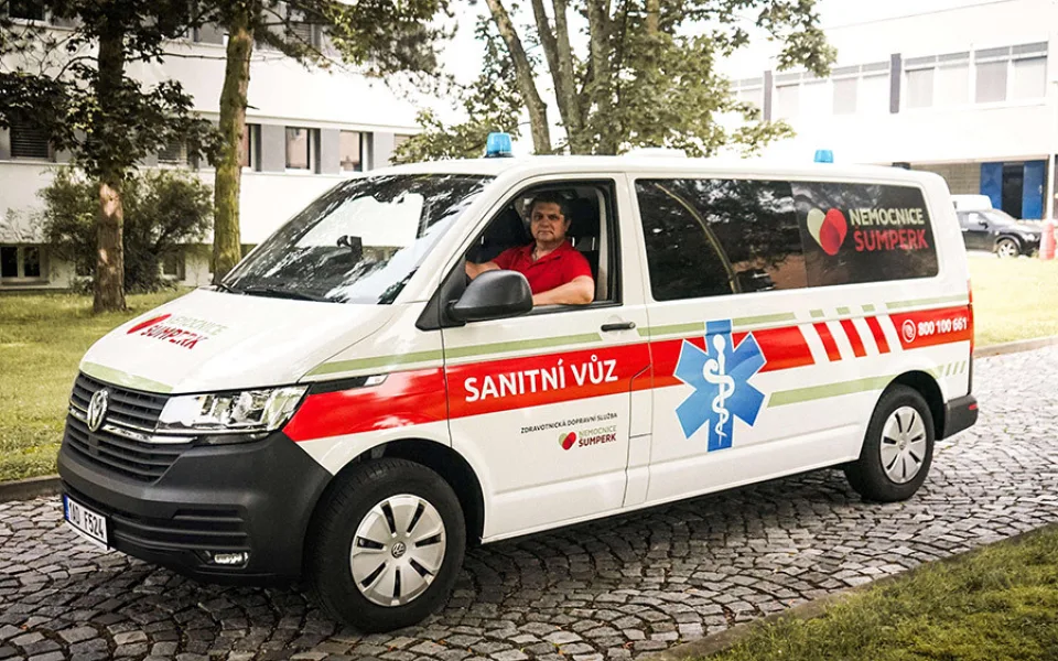 Šumperská nemocnice pořídila nové sanitky za dvacet milionů, obměnila většinu své flotily