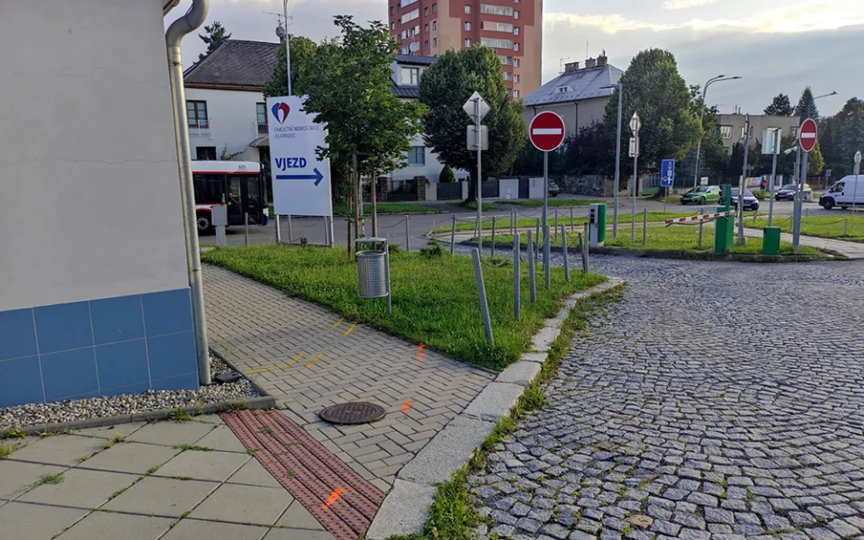 Vjezd do areálu Fakultní nemocnice Olomouce