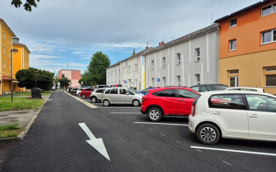 Šumperk opravil jižní část areálu bývalých kasáren. Nové komunikace přišly na dva a půl milionu