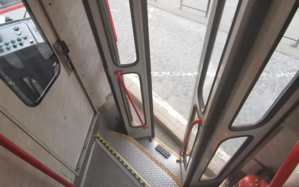 Smrt seniorky pod koly tramvaje je u soudu. Řidič vinu odmítl, stojí za ním i Dopravní podnik