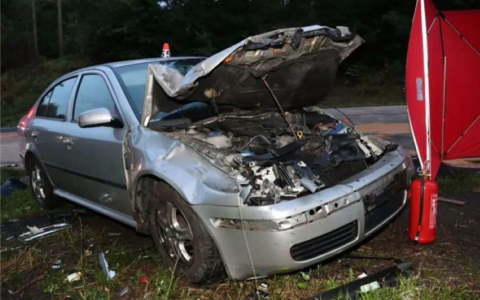 Tragická nehoda tří automobilů u Mírova. Dvaačtyřicetiletý řidič zemřel, další dva byli zranění