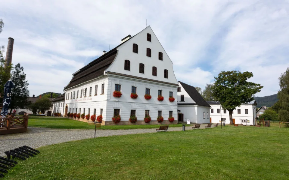 Ruční papírna ve Velkých Losinách míří na seznam UNESCO. Zástupci samospráv podepsali memorandum