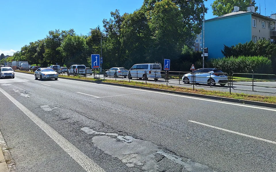 Silnice ve Velkomoravské ulici v Olomouci projde opravou povrchu