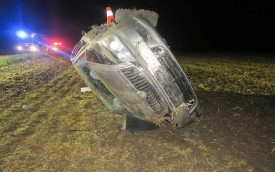 Mladíka, kterého na Přerovsku vyprošťovali z auta hasiči, měl skoro tři promile. Hrozí mu vězení