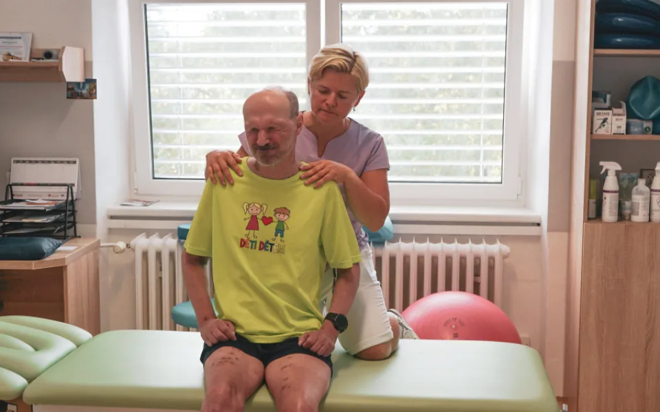 Dlouhý boj o život má šťastný konec. Pacient se po několika měsících vrátil domů