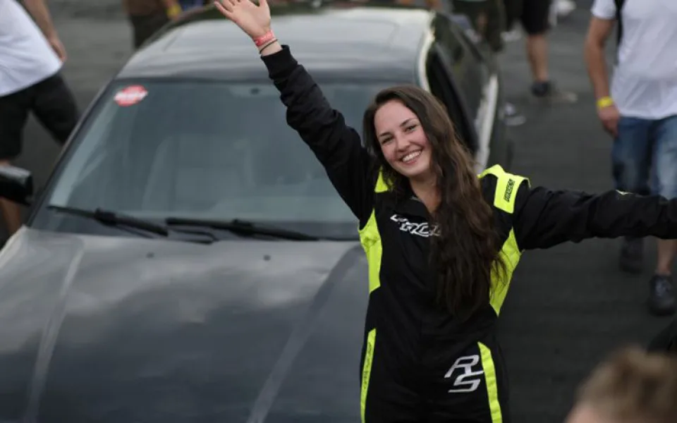 Lenka Pohludková je drifterka, tanečnice i konstruktérka světlometů