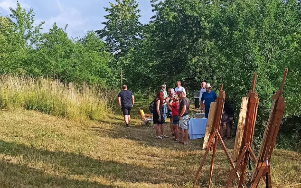 Výtvarné umění, hudba a vzpomínka na zesnulého dobrovolníka. Sad ve Šternberku hostí jedinečnou událost