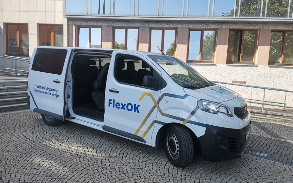 Olomoucký kraj testuje chytrý doplněk veřejné dopravy. Mikrobus bude jezdit podle požadavků z aplikace