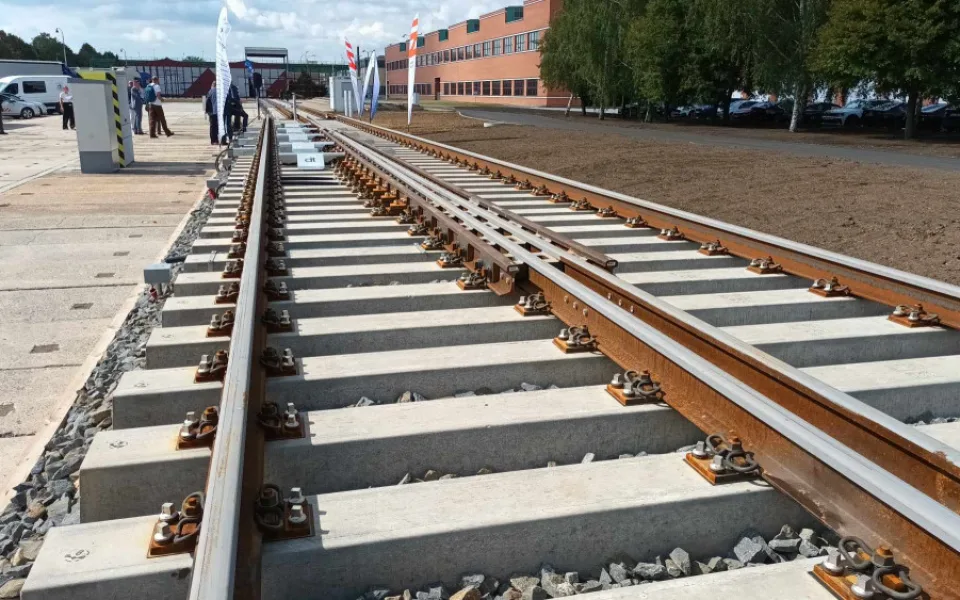 FOTOGALERIE: Prostějovská firma vyrobila první českou výhybku pro vysokorychlostní tratě. Vlaky poletí více než dvoustovkou