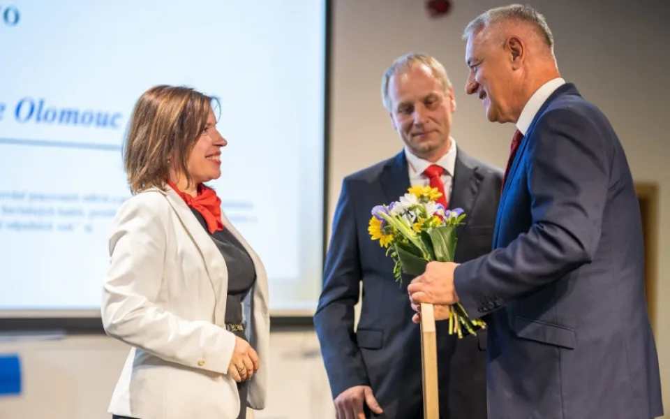 Společnost Honeywell Aerospace získala od hejtmana Olomouckého kraje ocenění za společenskou odpovědnost