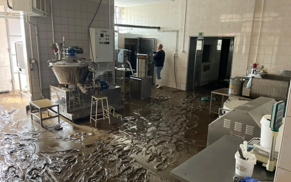 Ruské bomby firmu nezničily, povodeň už ano. Ukrajinští podnikatelé z České Vsi jsou zoufalí